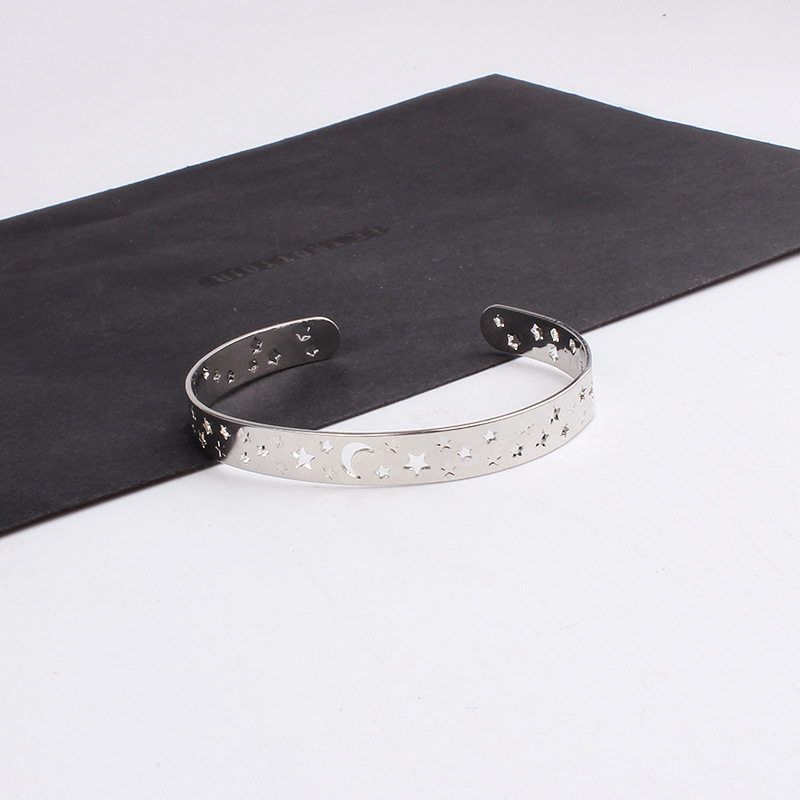 Alloy Material Star Pattern Hot Selling Fashion Popular Five-pointed Star Hollow Bracelet Retro Fashion Bracelet