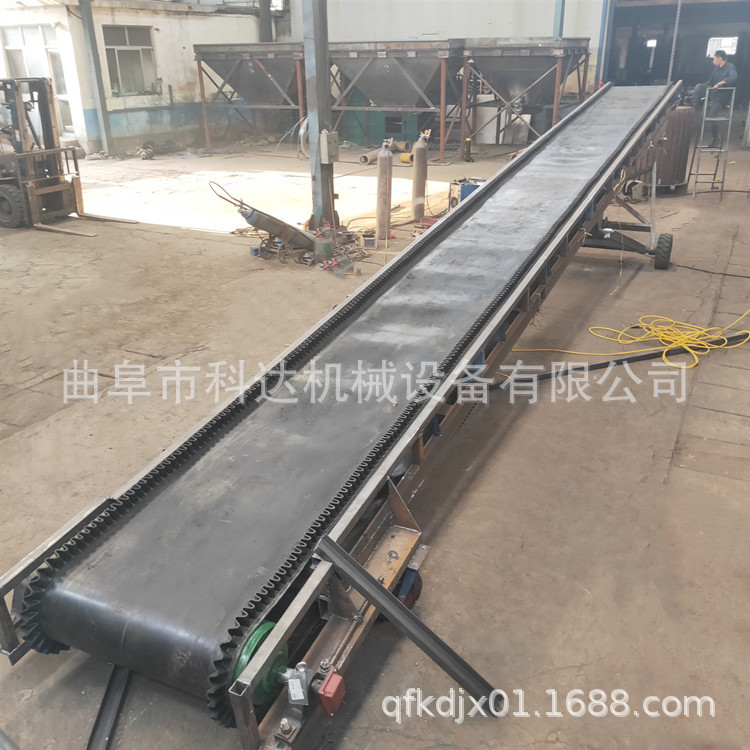 装车用倾斜上料输送机可升降式皮带传输机 多用途倾斜皮带输送机