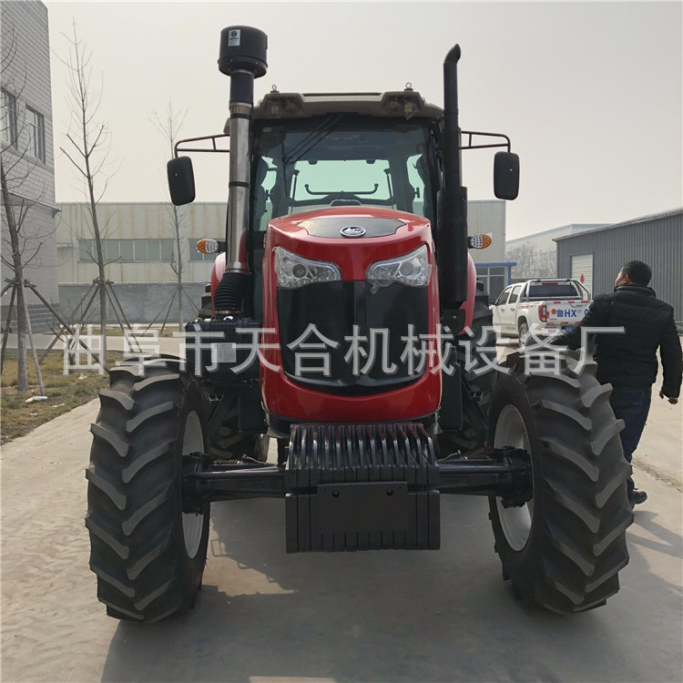 泰山2104拖拉机加大后桥高配置深松深翻不费劲适合大型农场拖拉机