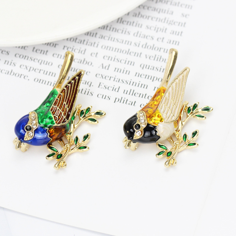 Fashion Alloy Diamond-encrusted Bird Brooch Corsage Creative Pin display picture 4