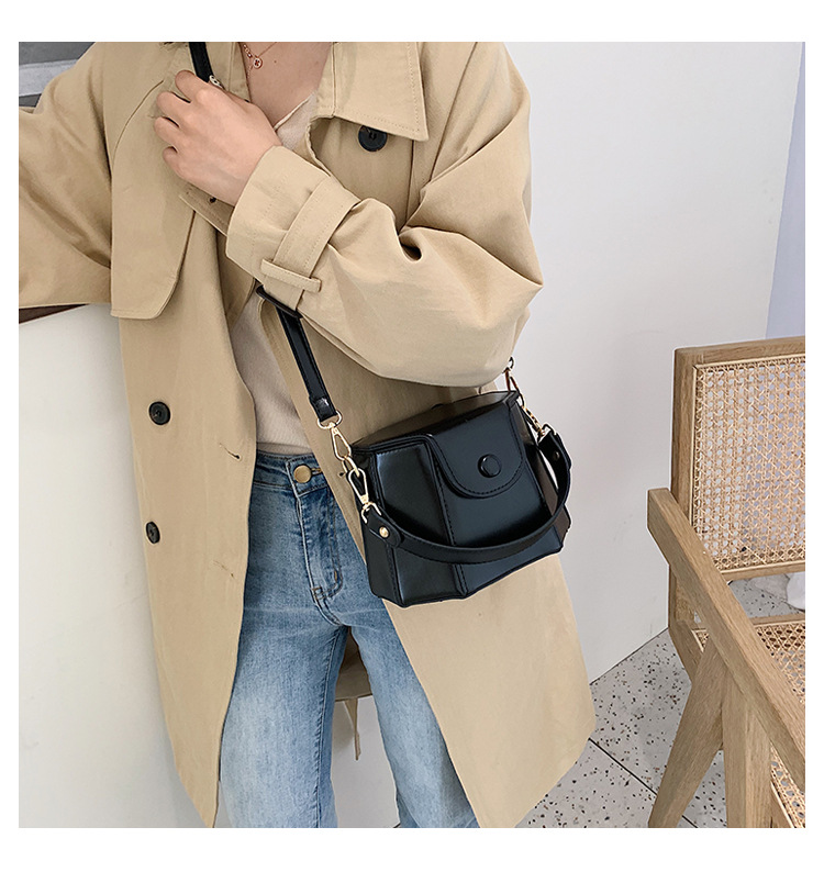 Retro Texture New Fashion Messenger Bucket Bag display picture 10