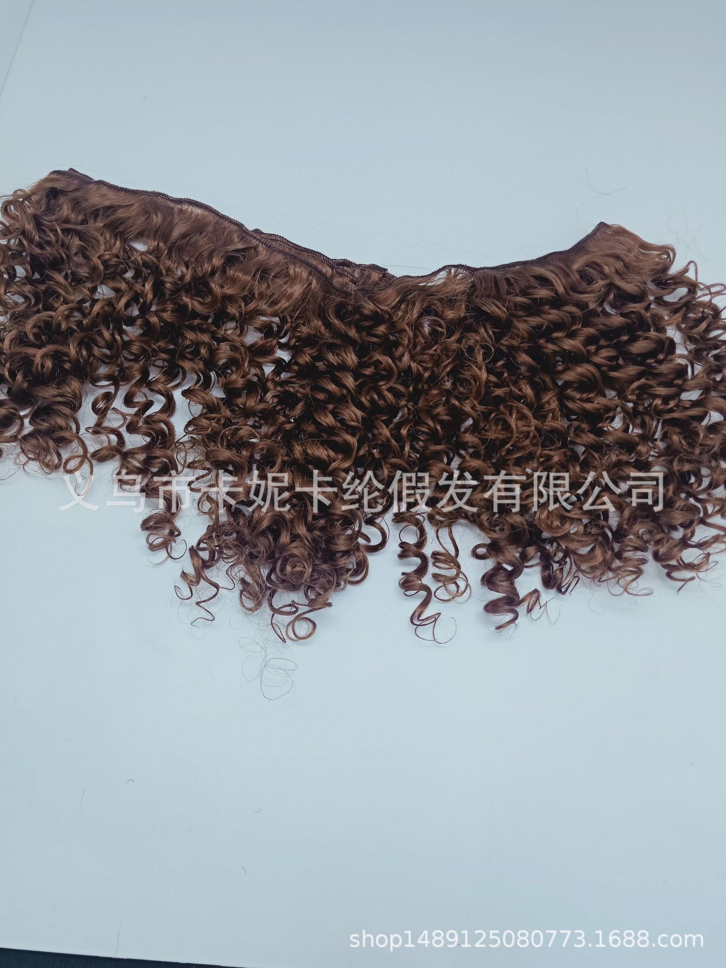 Moda simple maíz quemado cabeza explosiva pequeña bobina cortina de cabello corto pieza de cabello cortina de cabello una pieza