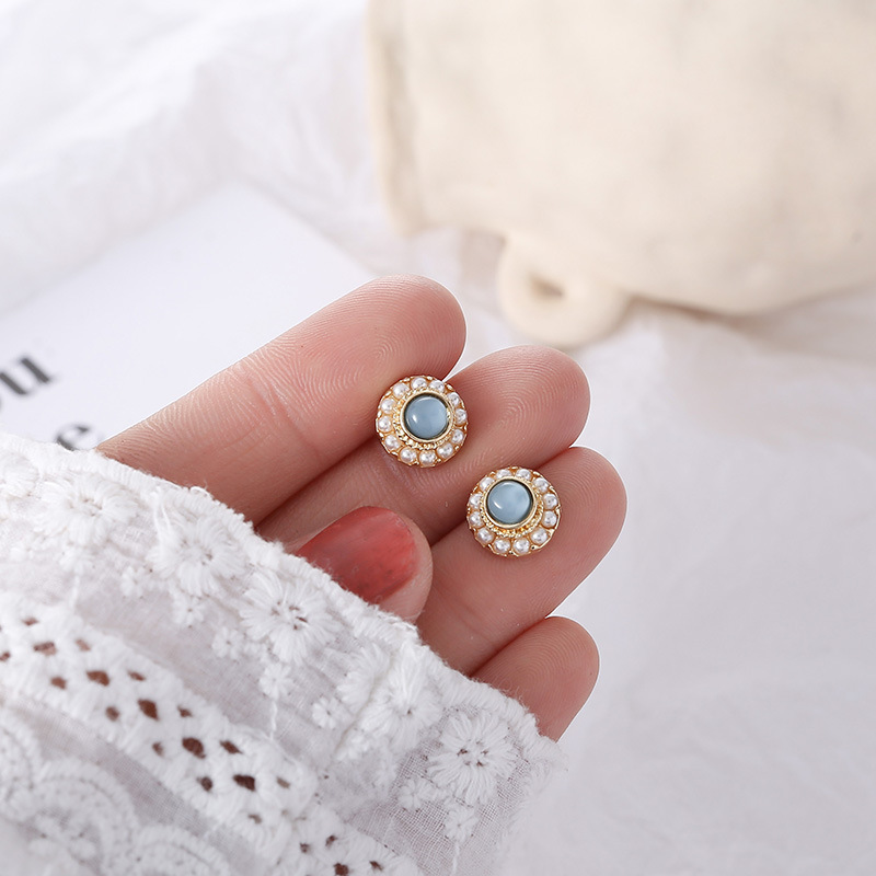 925珍珠绿色猫眼石耳钉