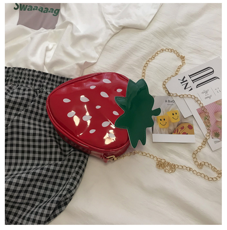 2020 New personalized women's bag, pineapple and strawberry bag, color-blocking chain, single-shoulder crossbody small bag, creative backpack for export undefined