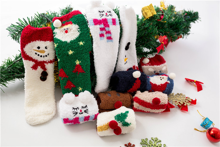 Cartoon Pattern Christmas Christmas Women's Cartoon Polyester Coral Fleece Embroidery Crew Socks A Pair