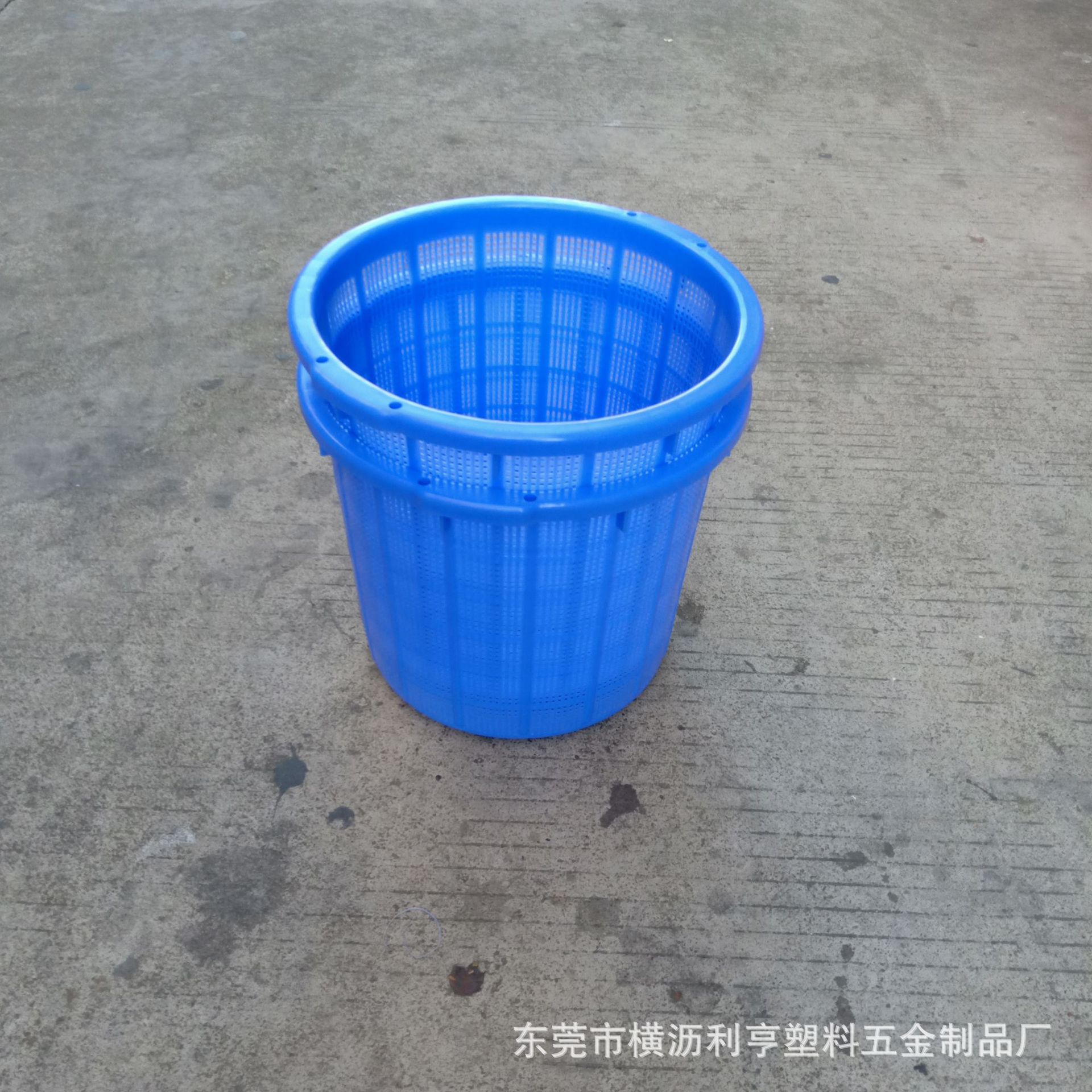 厂家供应海鲜水产虾筐 运输塑胶箩筐 圆形鱼虾镂空胶桶