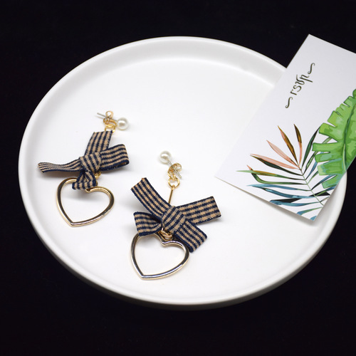 ins temperament European and American cold style Hong Kong style simple blue silver heart bow earrings without pierced ears clip earrings