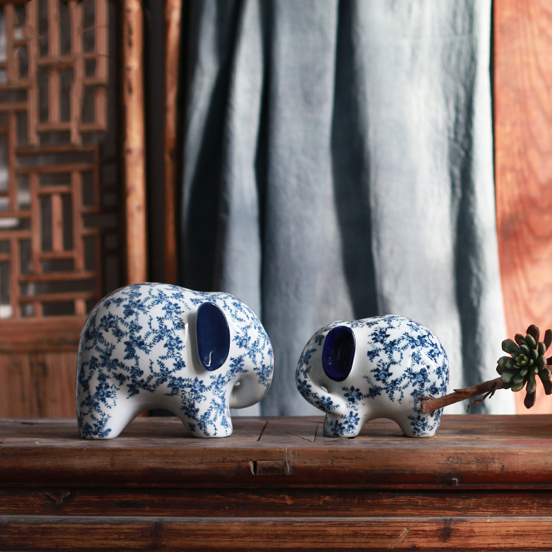 Ceramic modern classic blue and white decorations for home use
