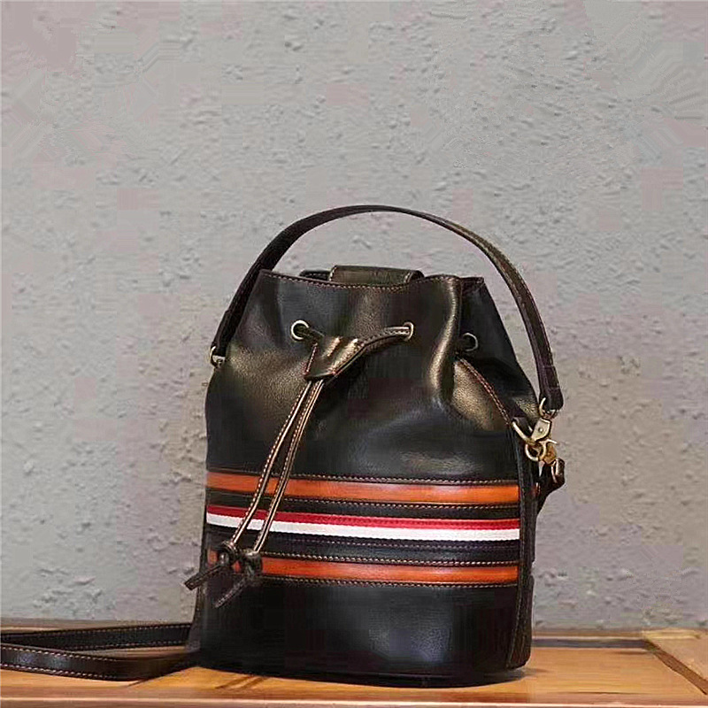 Red fire fish 2021 new pattern lady genuine leather Bucket bag Korean Edition leisure time The single shoulder bag Pure skin Retro Messenger Bag