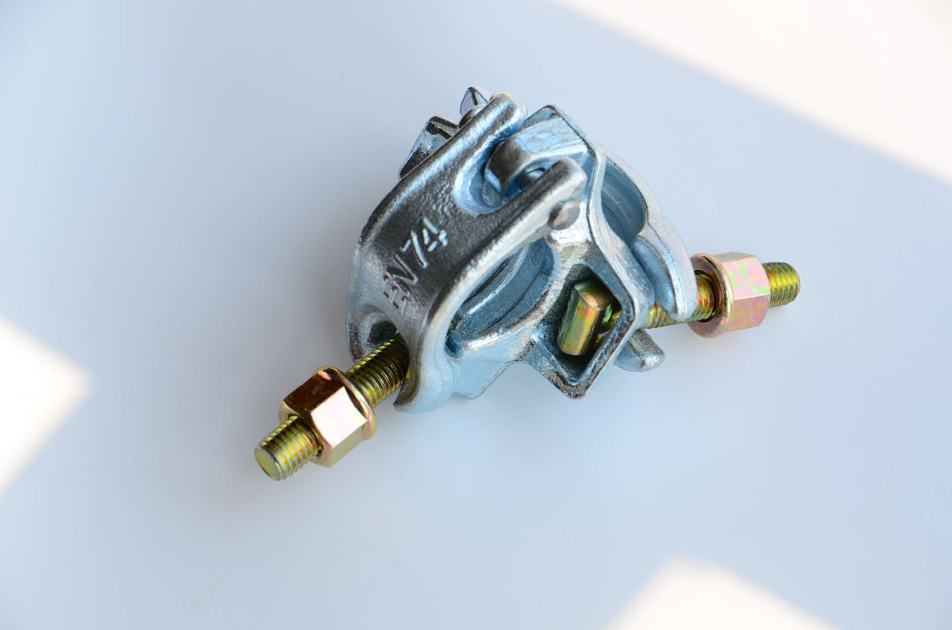 Q235镀锌卡扣件脚手架钢管悬梁建筑配扣件