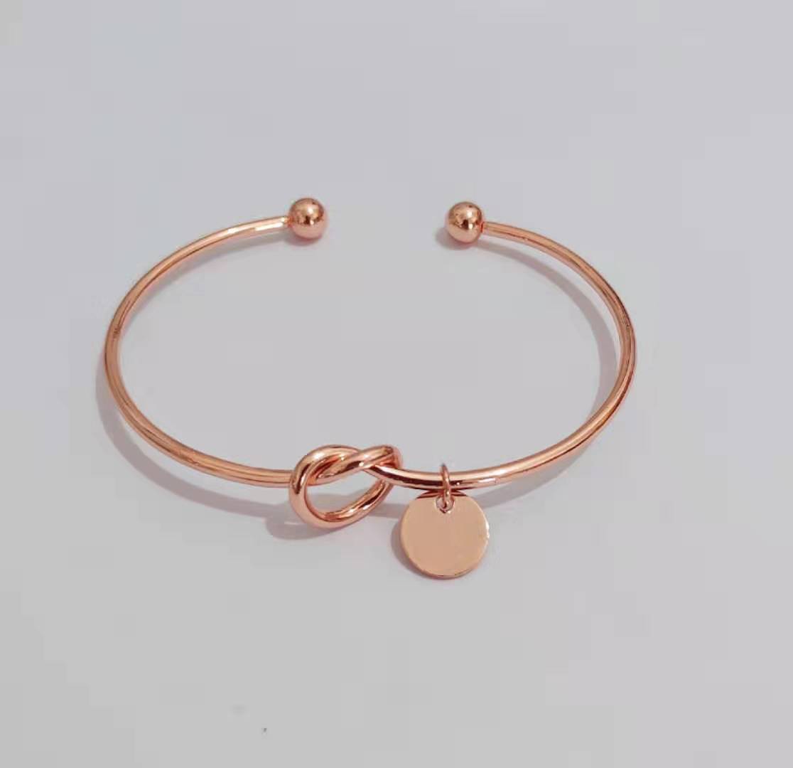 Twisted Heart Metal Bracelet Image 4