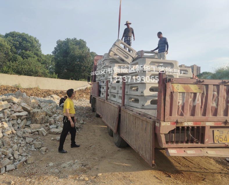 混凝土預(yù)制生態(tài)框切塊平鋪式護坡