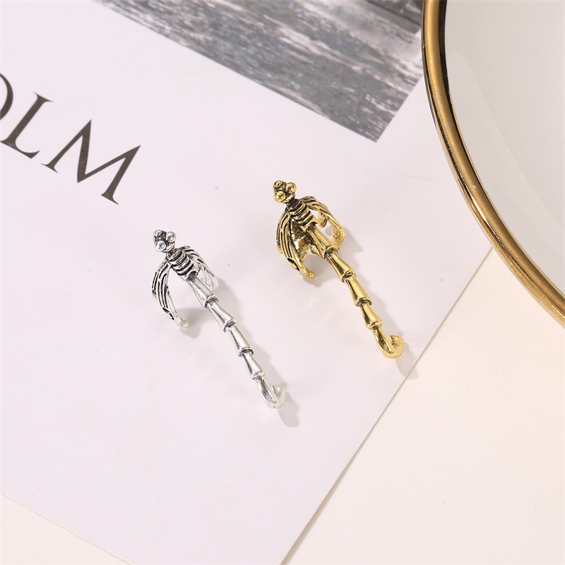 Européen Et Américain Rétro Non-percé Libellule Clip Oreille Gothique Punk Simples Insectes Longue Oreille Clip Femelle Croix-frontière Boucles D'oreilles display picture 3