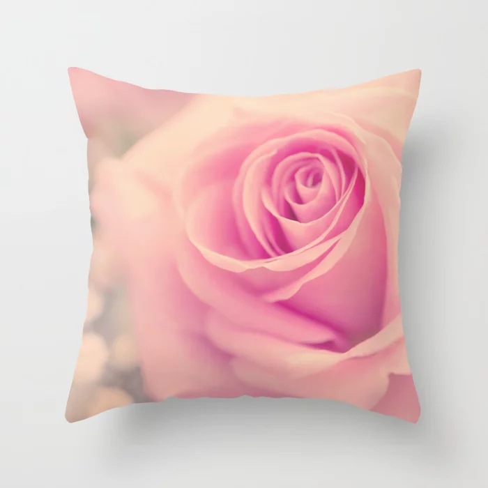 vintage-roses-82o-pillows.webp