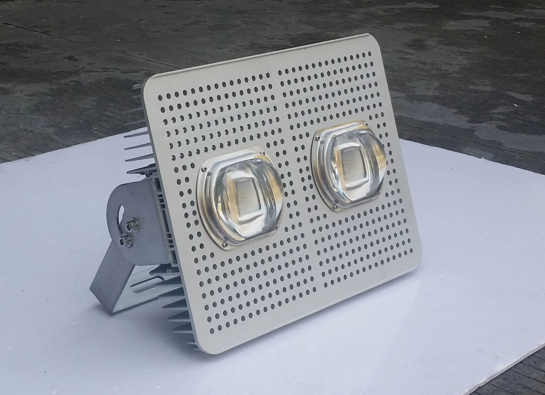 Built-in LED spotlight