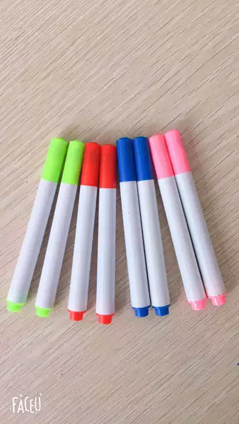 Factory wholesale mini easy-to-write and easy-to-clean whiteboard pen children's graffiti drawing and writing small whiteboard dust-free quality
