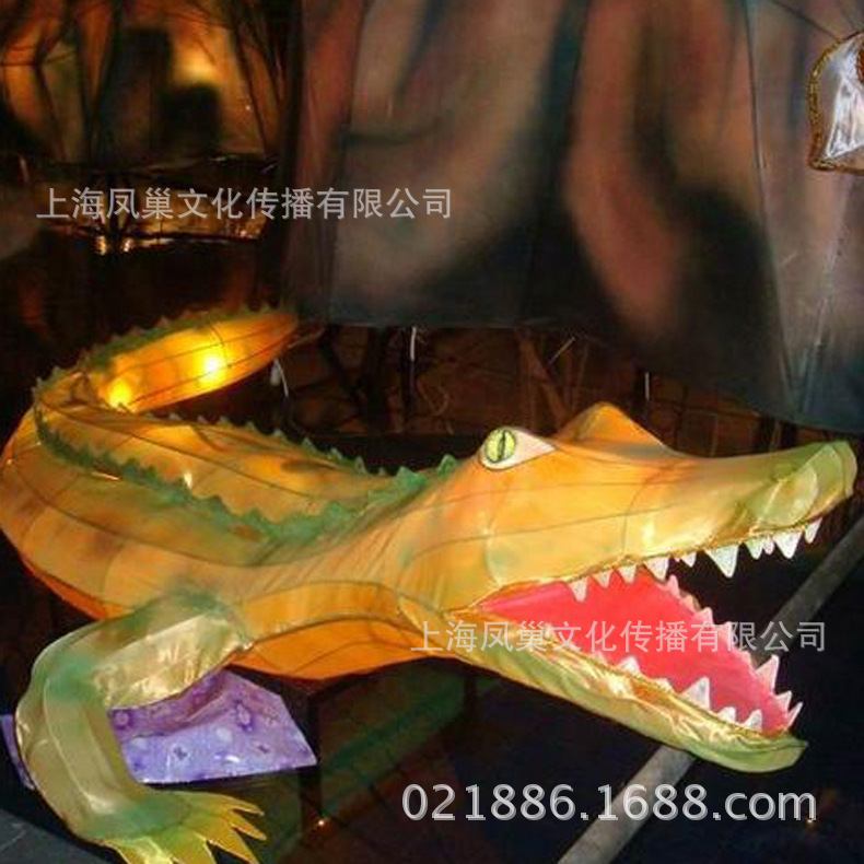 �������绨�Ƶ���չʾ��ʥ���ڻ�������װ�ε������������ֱ��