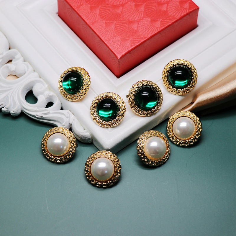 Round Retro White Green Pearl 925 Silver Stud Earrings Retro Golden Concave Lace Round Ear Studs display picture 7
