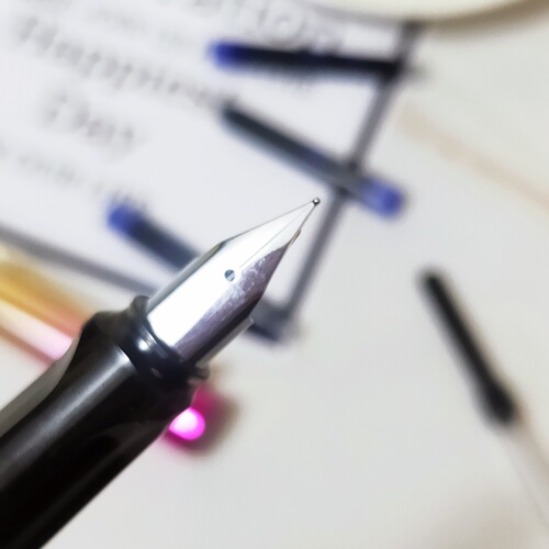 Creative colorful pen with replaceable ink bag pen set for students special for calligraphy practice and positive posture pen internet celebrity stationery wholesale