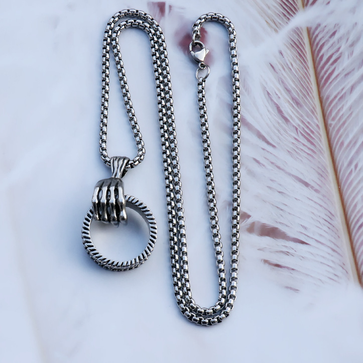 2023 Accessori moda punk dominanti da uomo personalizzati Anello con teschio e ciondolo in acciaio al titanio_voghion.com