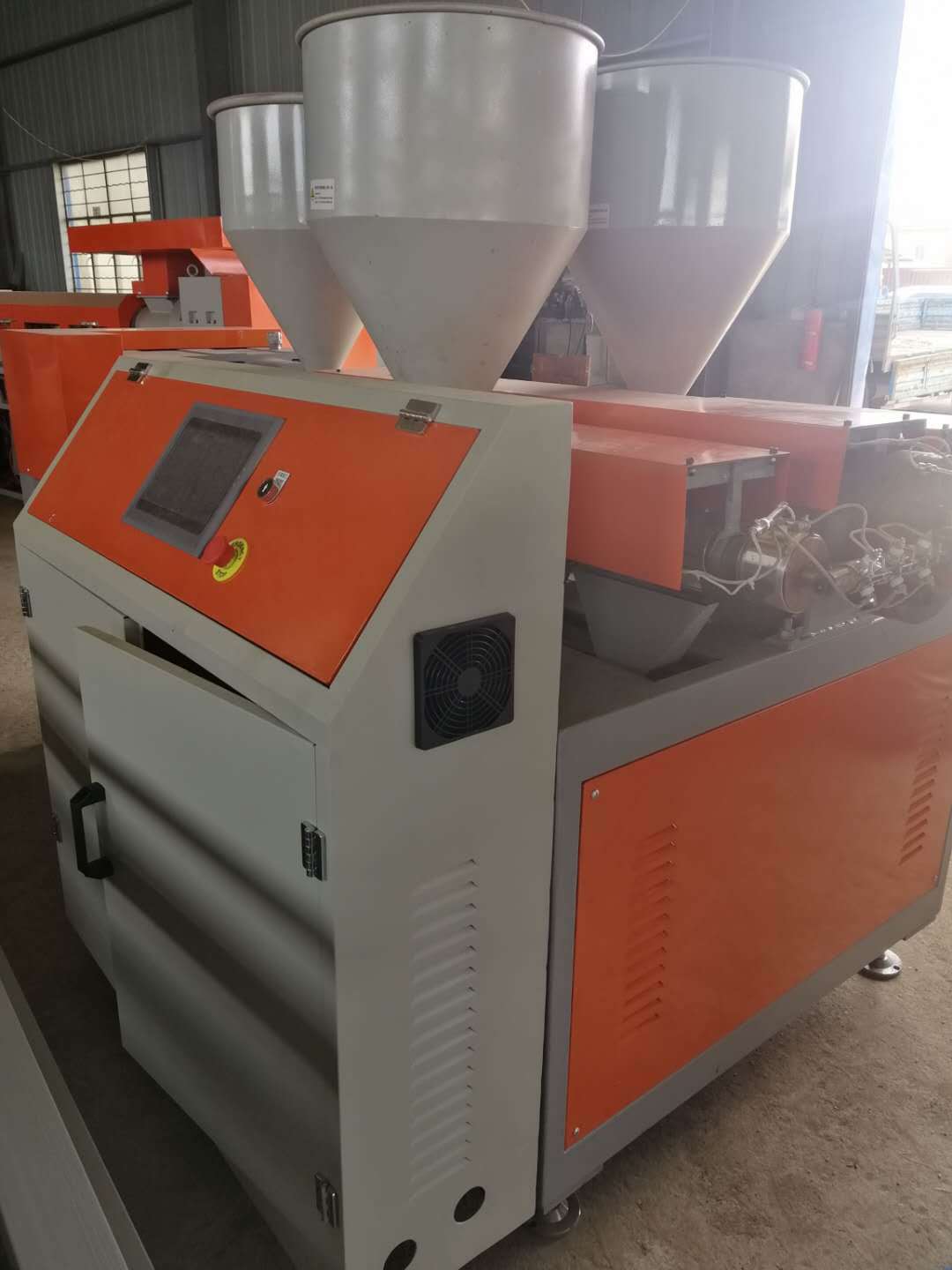 厂家供应橡皮筋PE板材塑料挤出机皮带牵引机生产线设备机器机械