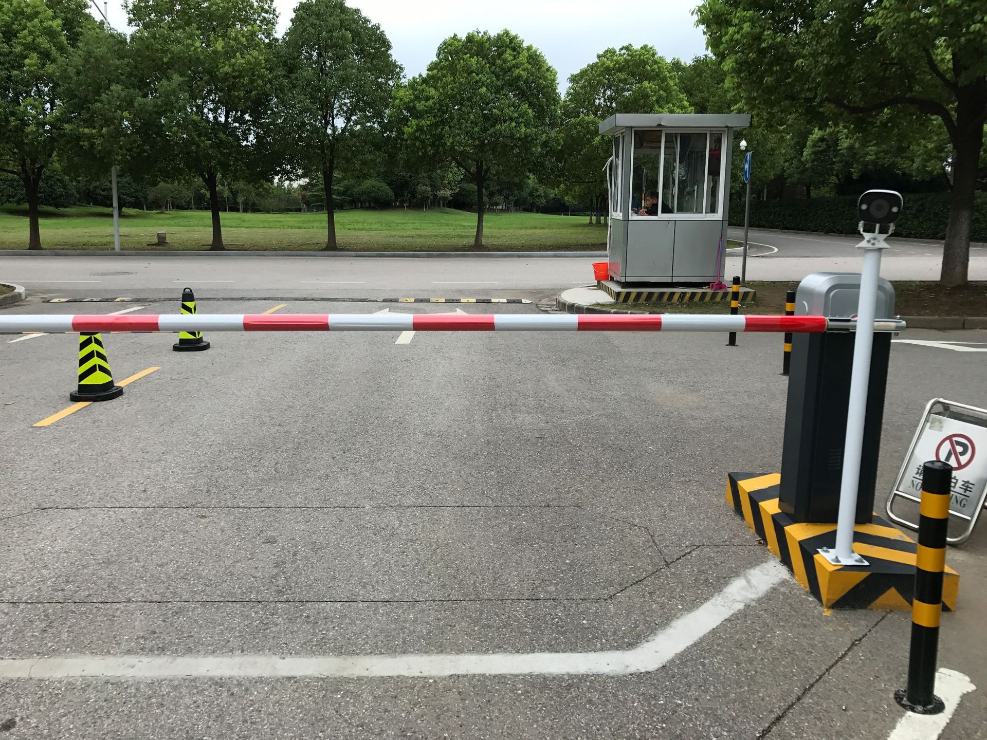 南京百胜6606停车场道闸地下车库出入口自动起落杆挡车器