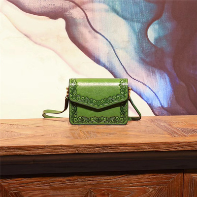 皮居士真皮女包2021新款斜挎包複古民族風壓花純皮正品單肩小方包