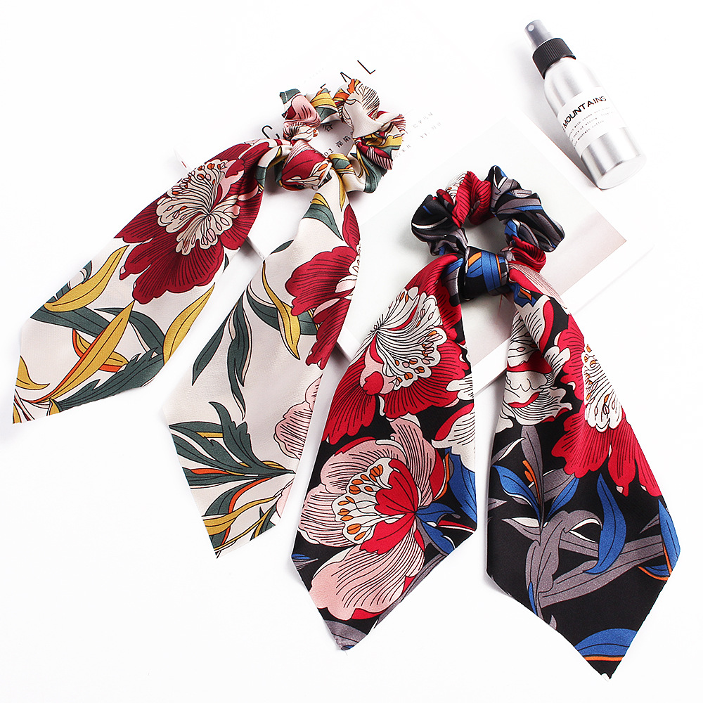 Croix-frontière Vente Chaude Européen Et Américain Grande Fleur Satin Imprimé Foulard De Soie Gros Intestin Cheveux Anneau Accessoire De Cheveux Pour Queue De Cheval En Gros Personnalisé 2021 display picture 29