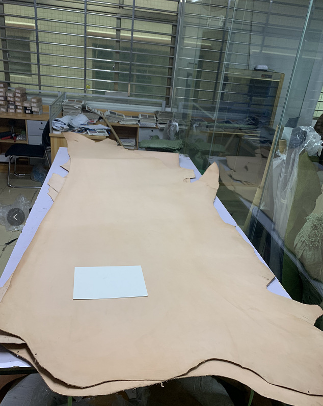 本色植鞣树膏皮 厚约2.5-3.0 张约25尺左右 特价16元一尺 不包邮