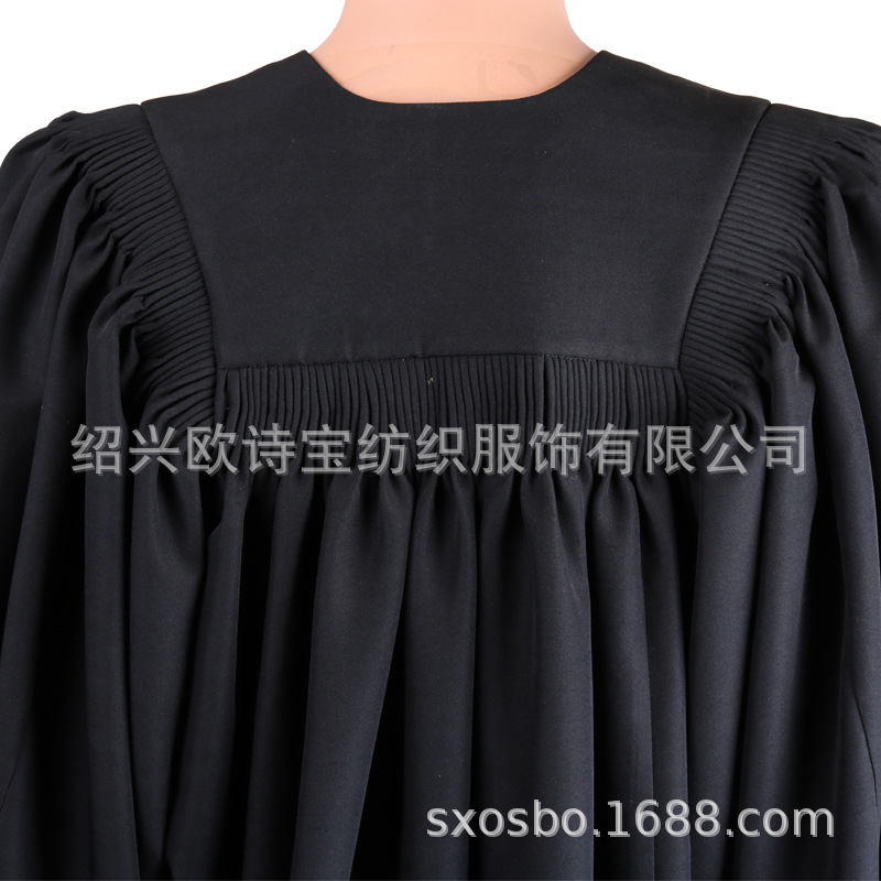 英 学士服 背面 上部 展示.jpg