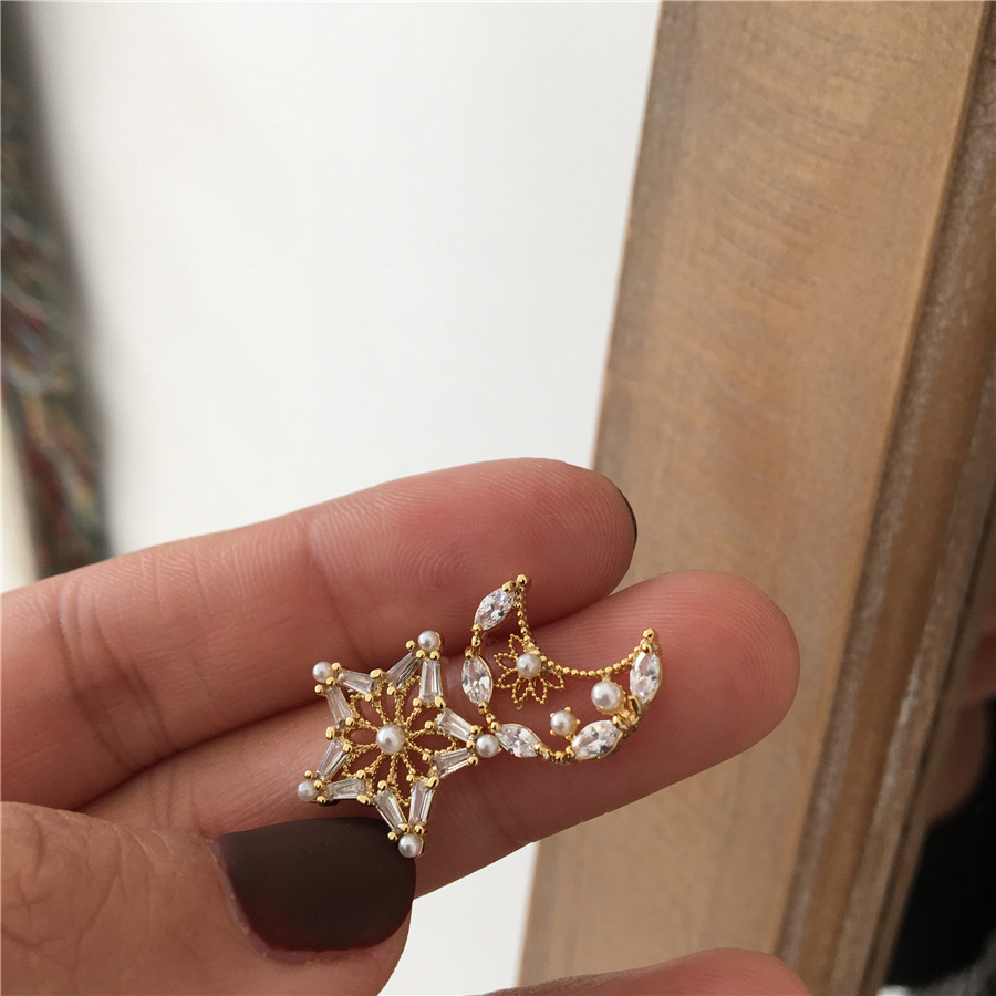 Star, Moon Pattern Women's Gender 1 Pair Simple Style Star Moon Inlay Metal Zircon Ear Studs
