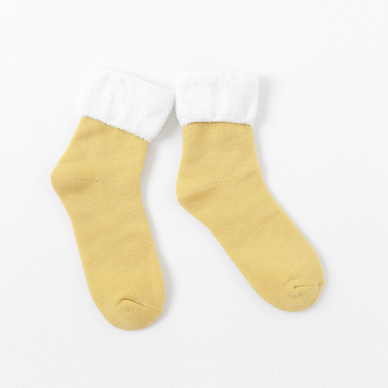 Hilo de plumas amarillo