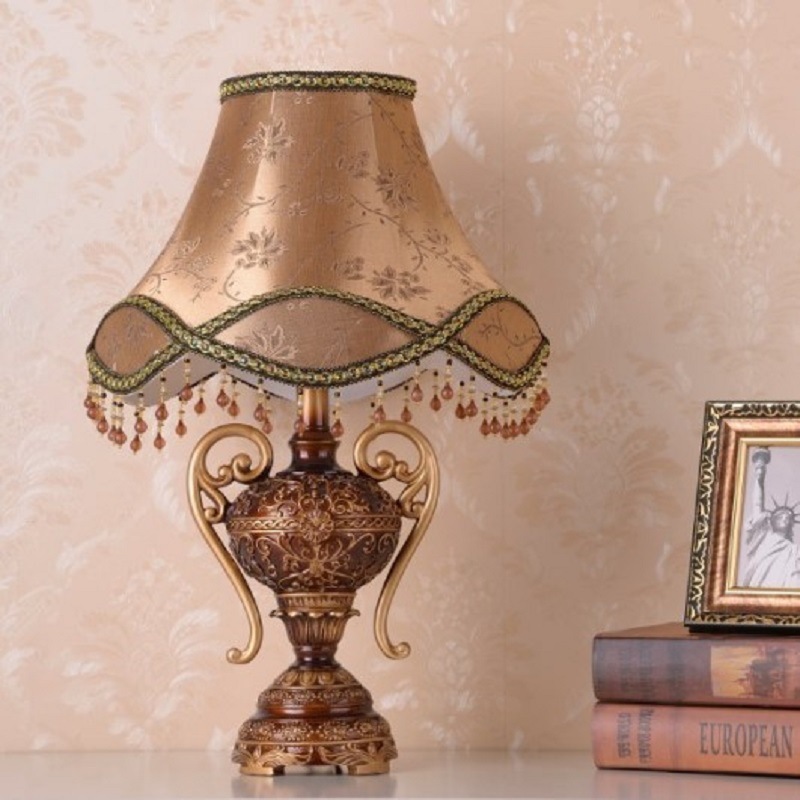 European-style table lamp bedroom Bedside lamp princess Countryside originality American style marry Wedding celebration Bedside Marriage room Decorative table lamp