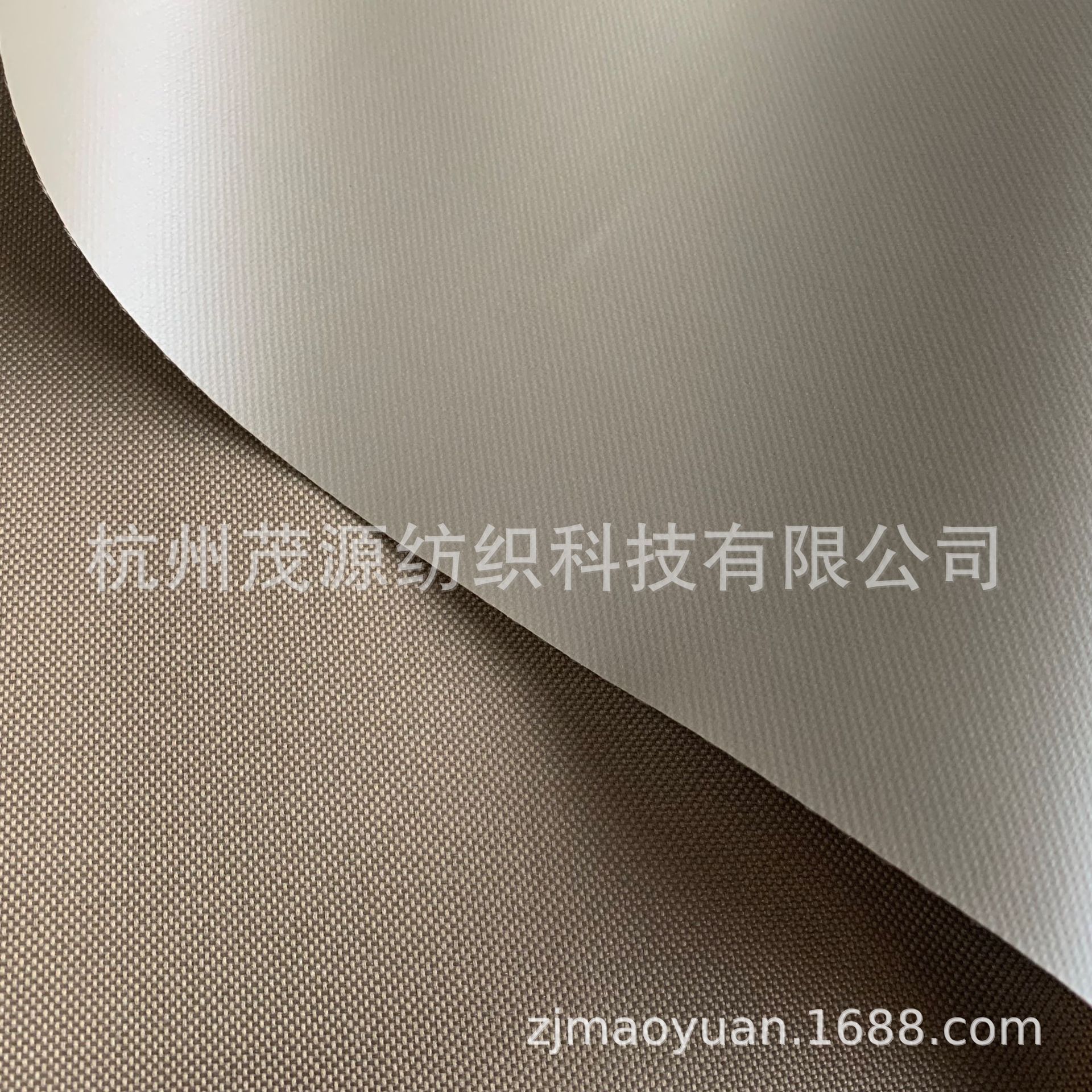 400Dx300D家具罩面料 浅棕色PEVA面料 防水抗晒牢度60小时4级