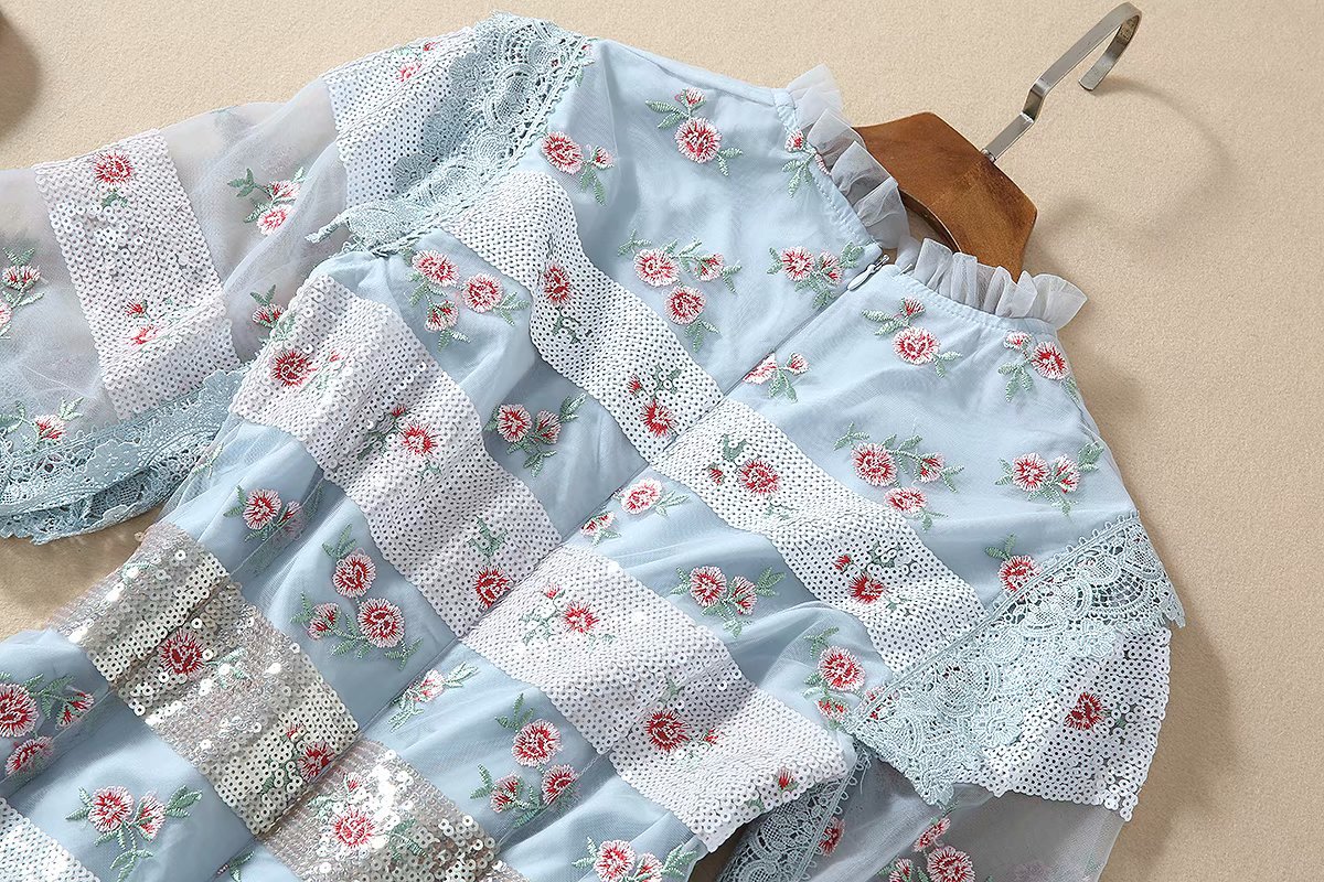 1219-05 珠片绣小花连衣裙码数SMLXL颜色蓝色杏粉色