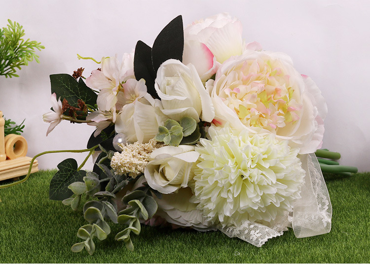 European and American creative wedding bouquets in outdoor style, realistic wedding bouquets for brides, wholesale of wedding supplies detail image 1