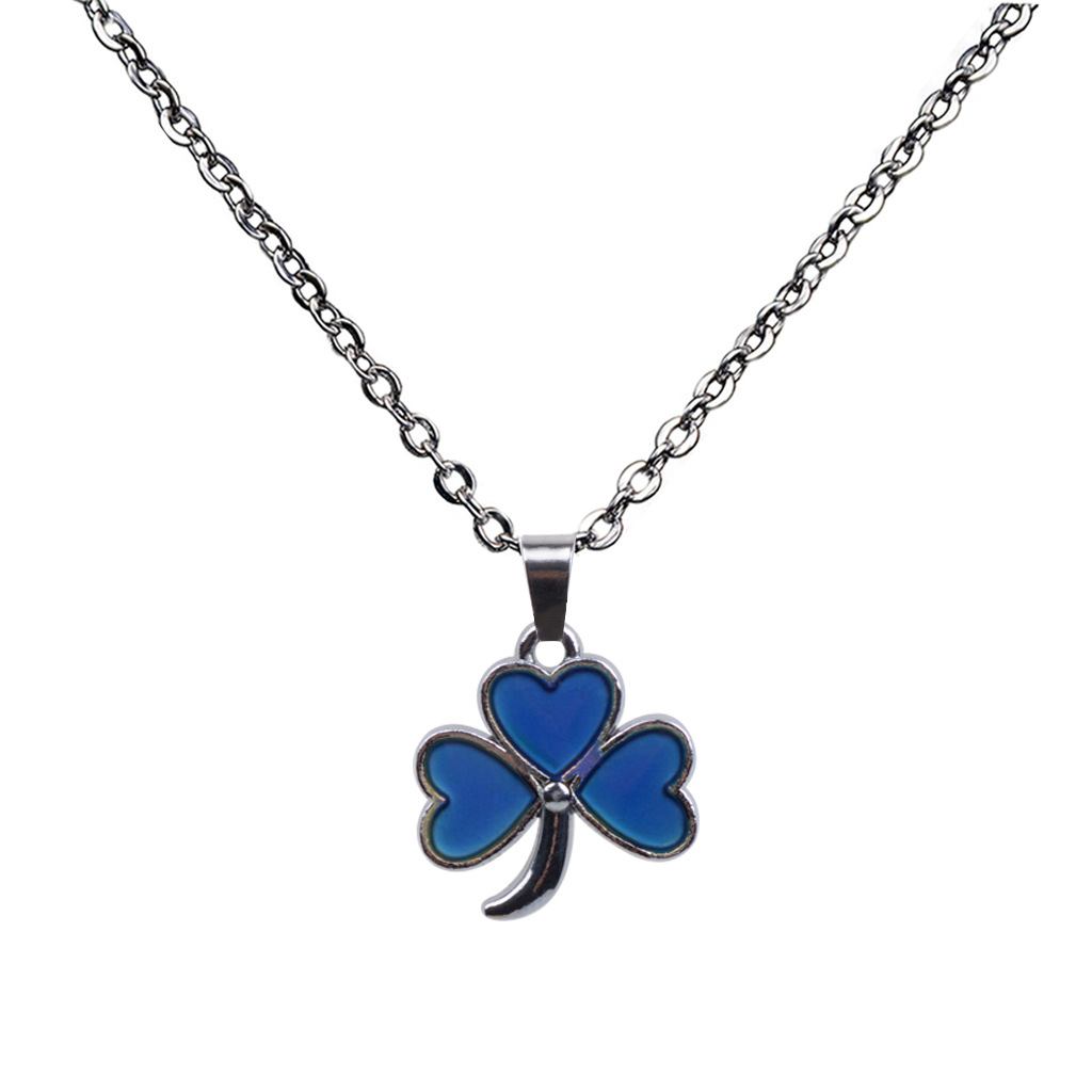 Fashion Creative Three Petal Pendant Stainless Steel Necklace display picture 9