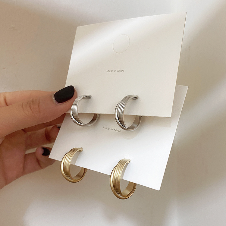 South Korea Dongdaemun purchasing the same earrings women's simple temperament versatile design metal earrings cold wind earrings