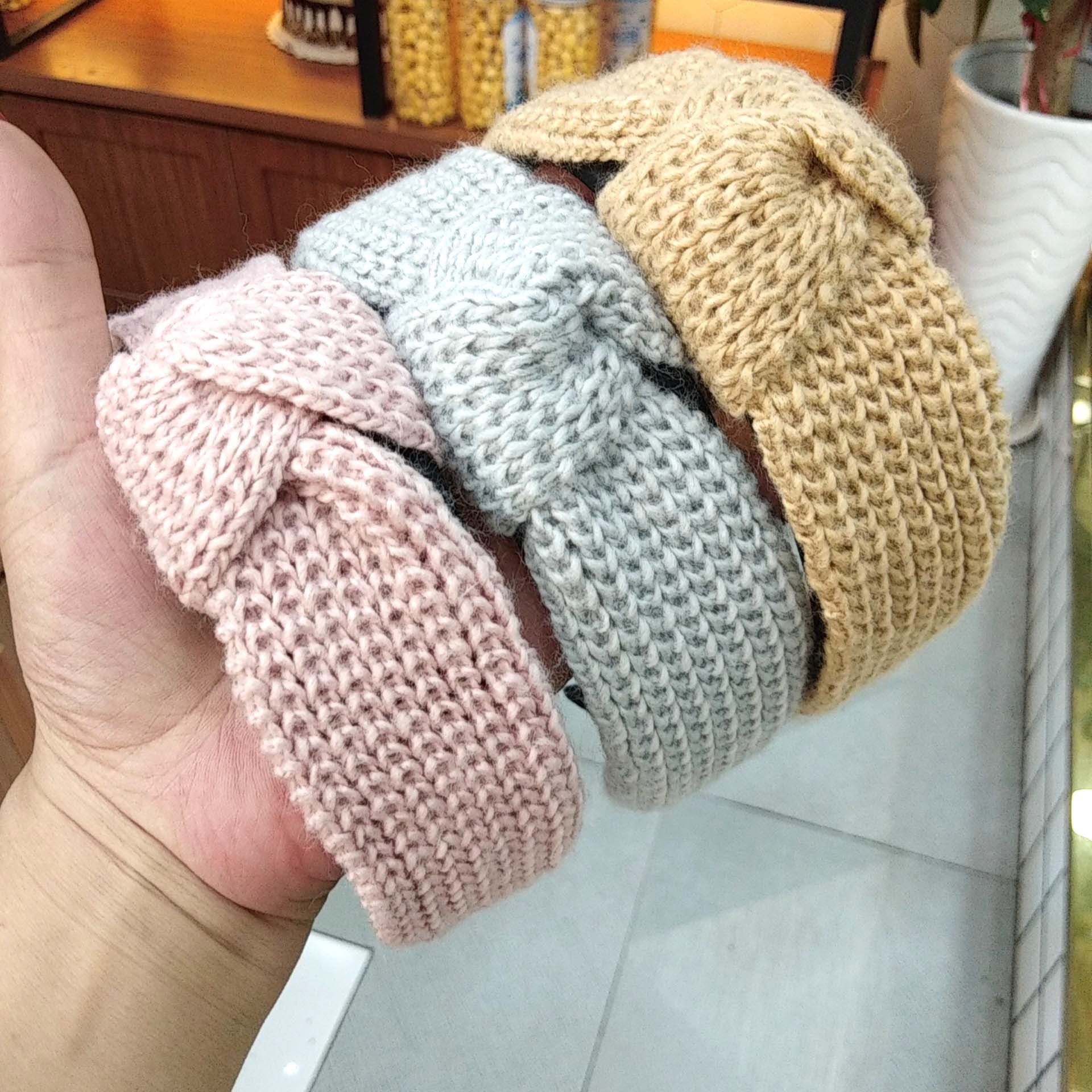 Korean Fashion New Knitted Wool Knotted Headband Wide-brimmed Solid Color Simple Hair Accessories Fashion Wild Headband Ladies Wholesale Nihaojewelry display picture 5