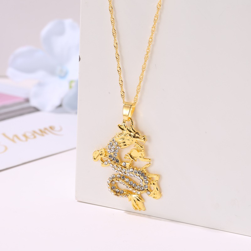 Nouvelle Année Populaire Ornement Classique Diamant D'or Dragon Pendentif Dominateur Dragon Chinois Chandail Chaîne Douze Zodiaque Dragon Collier display picture 3