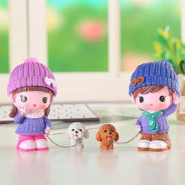 2021创意新款牵狗树脂娃娃家居客厅摆件汽车装饰品 厂家批发