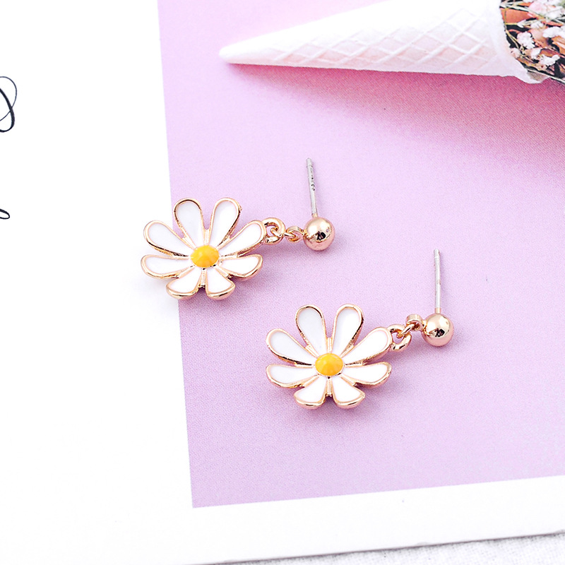 E982198d Mode Petit Frais Fleur Boucles D'oreilles Femme Coréenne 925 Argent Aiguille Simple Et Compact Fille Daisy Stud Boucles D'oreilles display picture 7