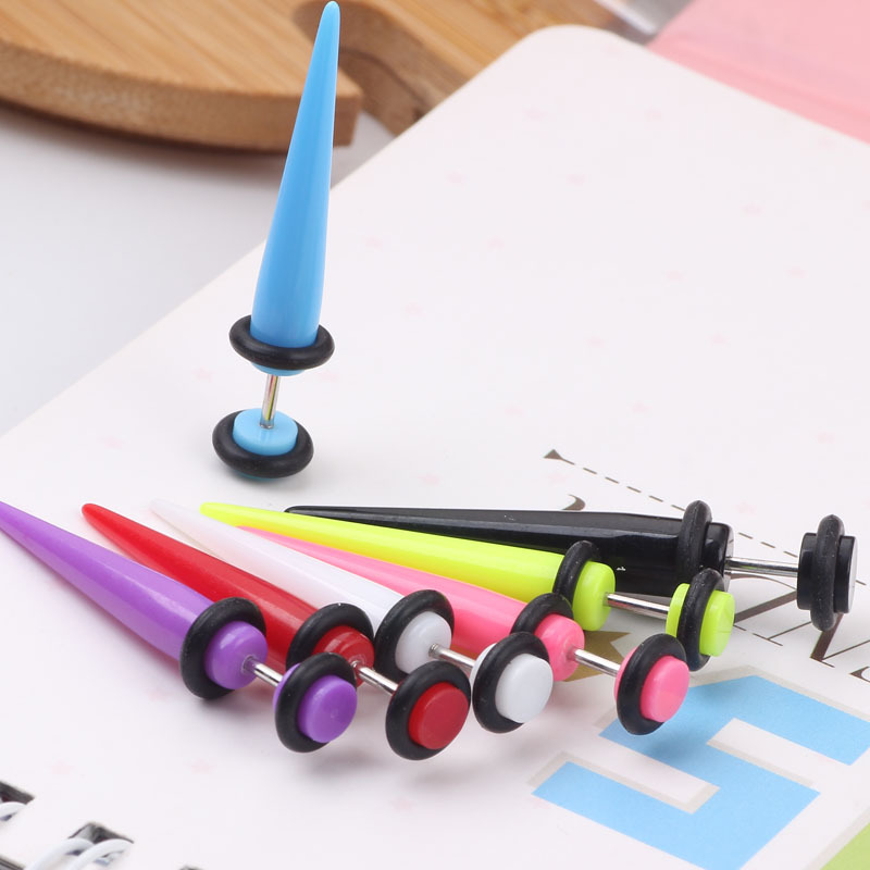 Pointed titanium steel lip stud product view