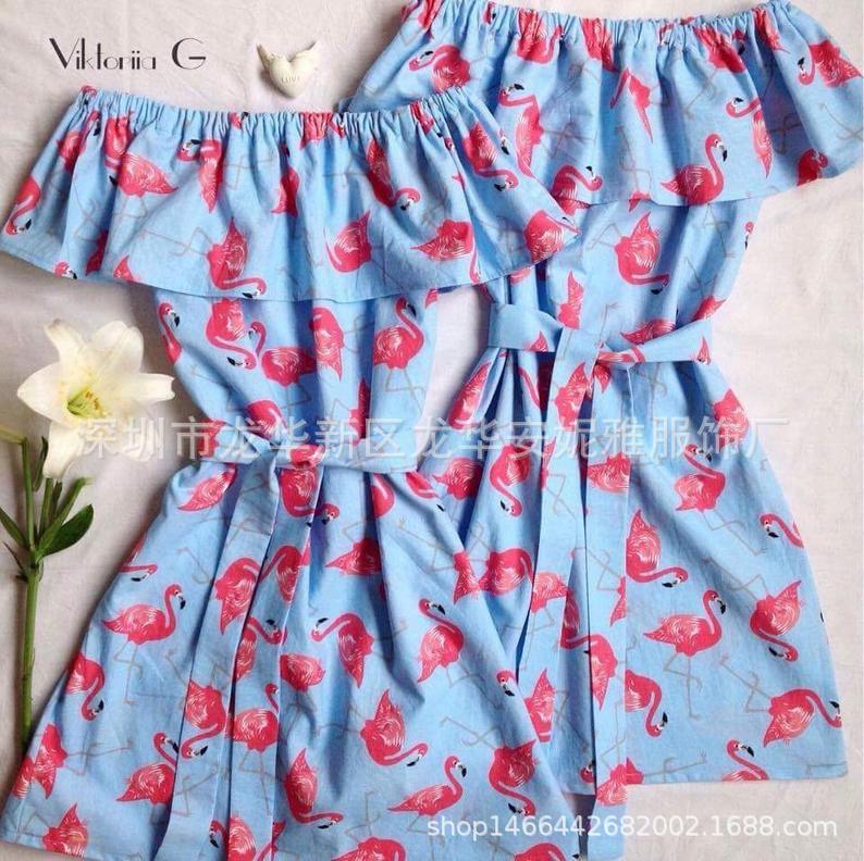 亞馬遜 ebay歐美母女親子裝火烈鳥印花荷葉邊壹字肩吊帶連衣裙