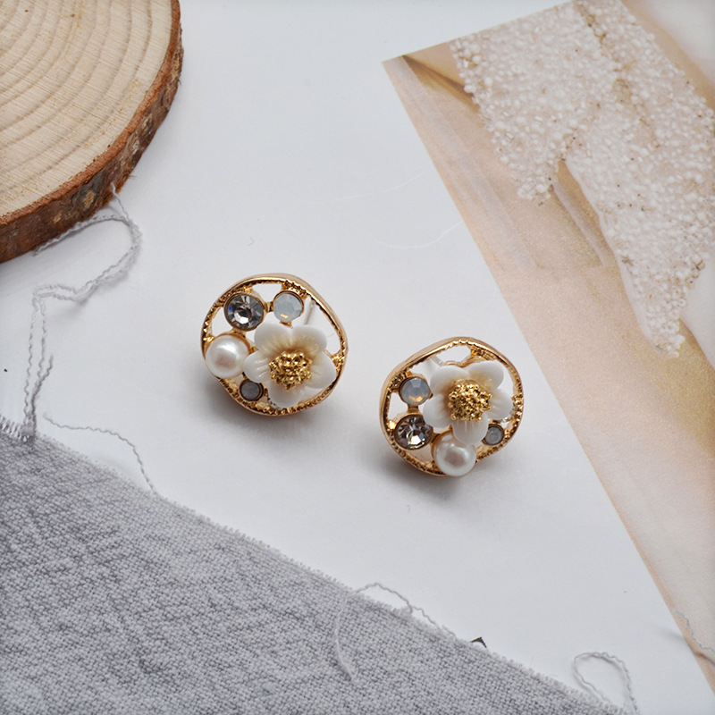 Elegant fresh retro earrings pearl with zircon