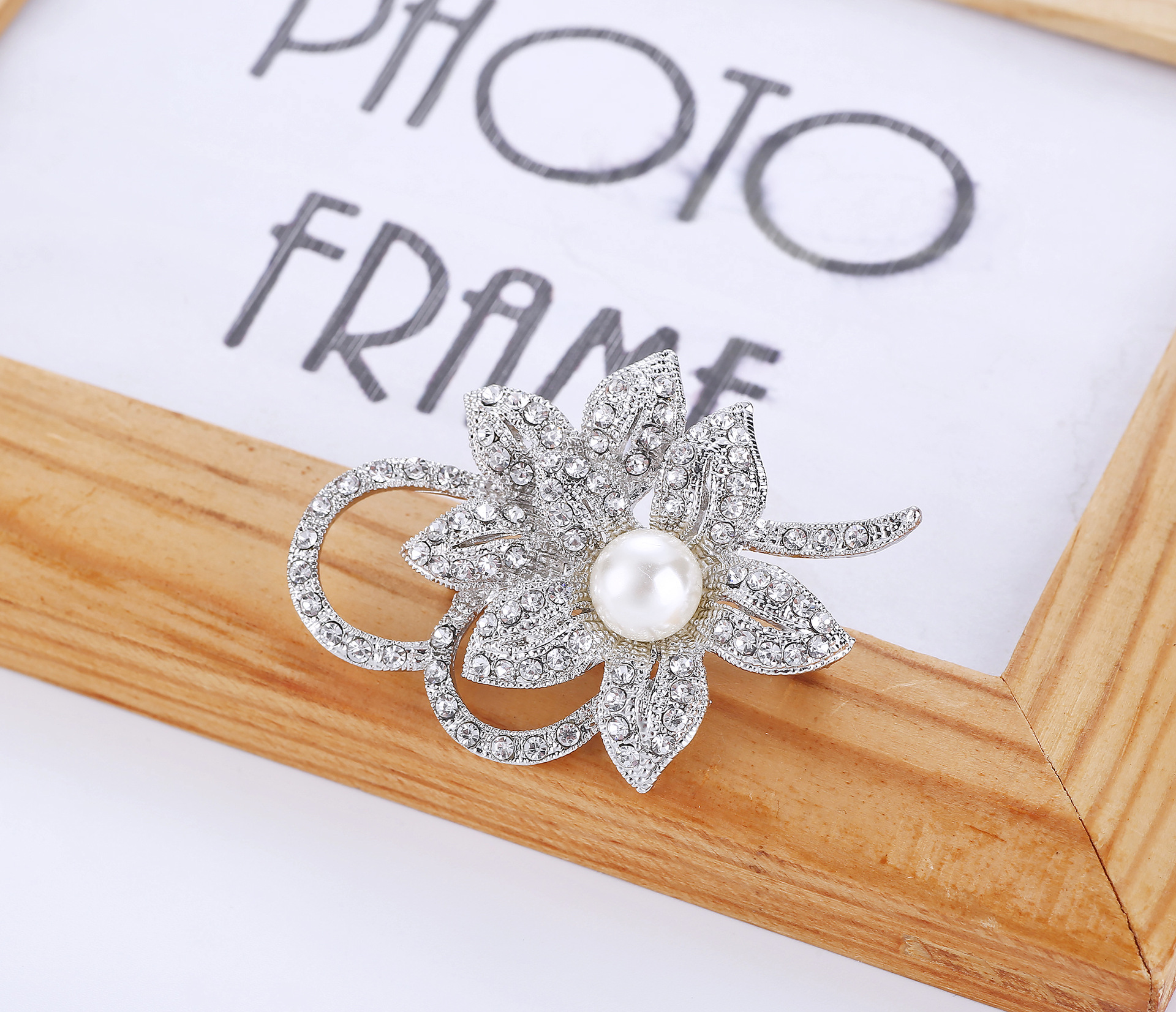 36g Weight Brooches Classification Holiday, Daily Occasion Alloy Material Flower Pattern Women's Gender Plating Design Elegant Style Elegant Pin Flower Alloy Plating Women's Brooches 16