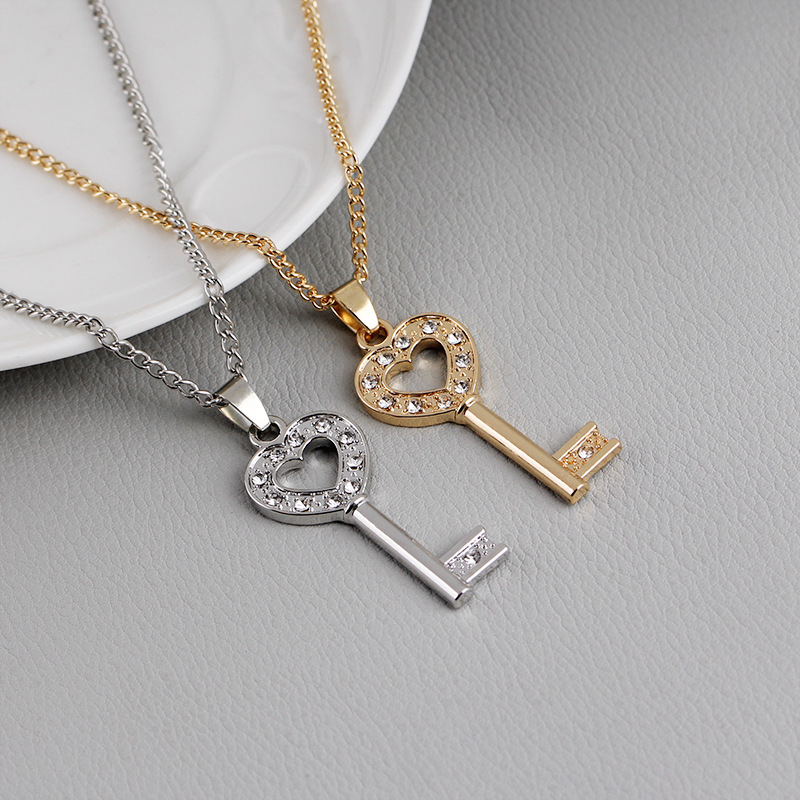 New Fashion Necklace Heart-shaped Key Love Diamond Pendant Necklace Wholesale display picture 3