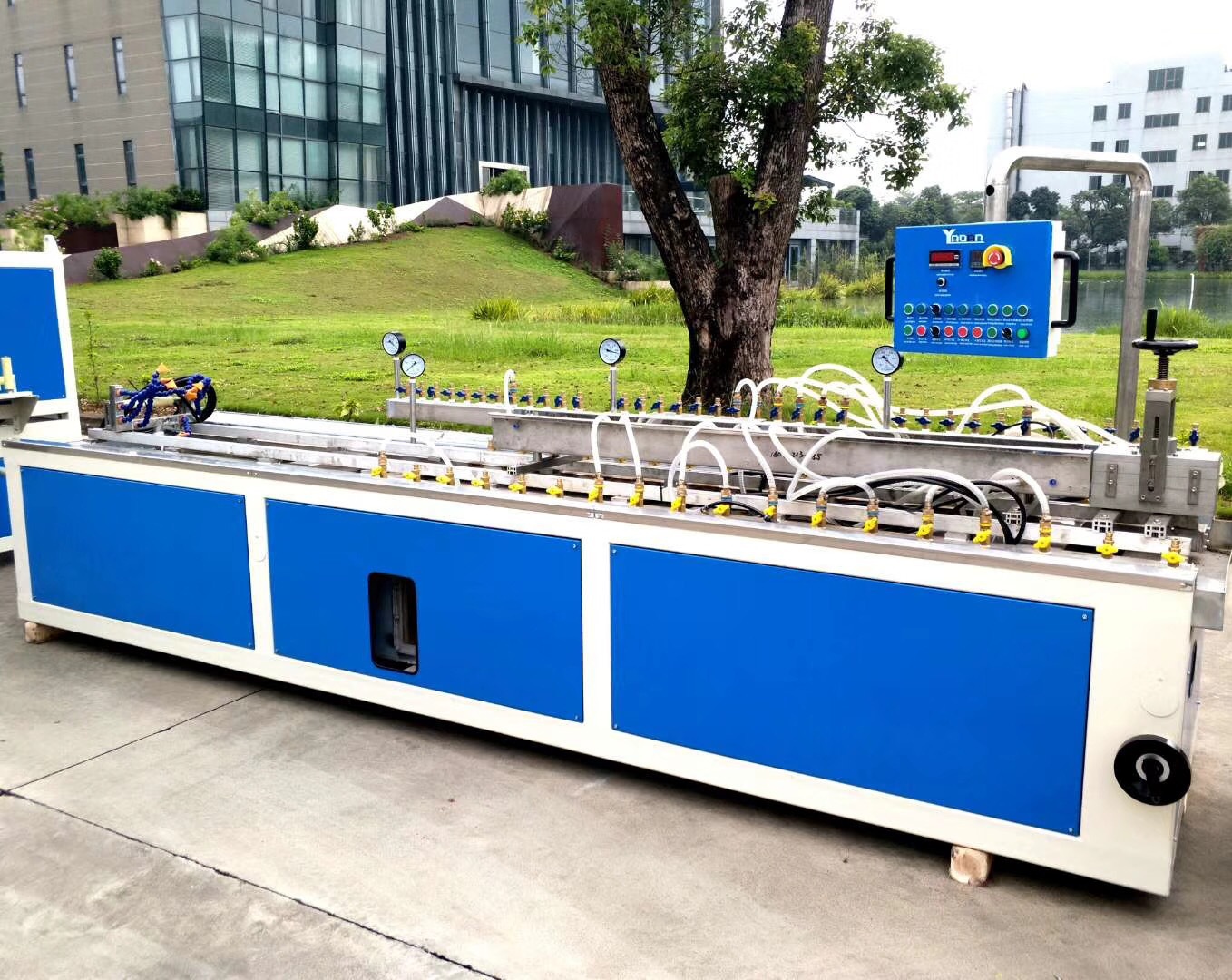 线盒型材挤出机器PVC线槽挤出生产线设备PVC型材挤出机器