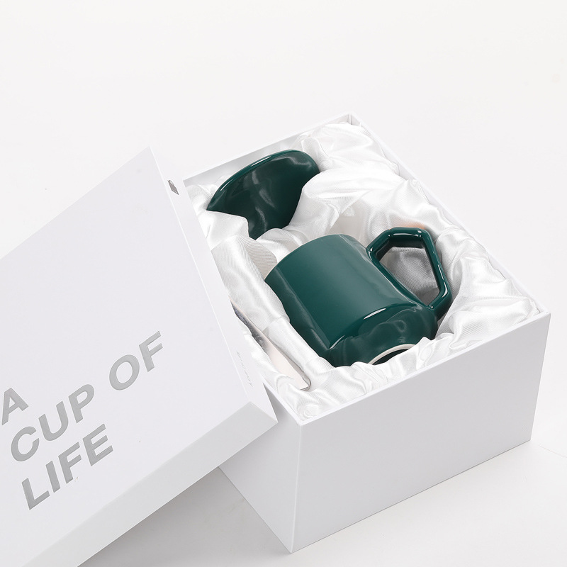 Taza de oro, taza de cerámica, taza de café, taza de agua, con tapa sin agujeros a prueba de polvo, cuchara, posavasos, LOGOTIPO tallado