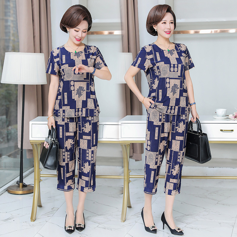 Spring and summer 2020 middle-aged and elderly short sleeve suit loose size plus half sleeve fashion mother 40-50-60 years old suit